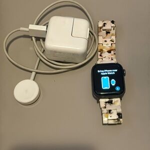 Apple Watch- Series 5 with GPS- 40mm